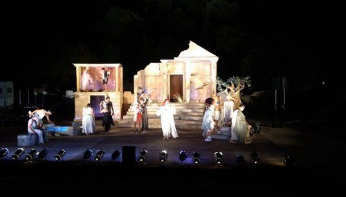 Οι «Εκκλησιάζουσες» του Αλέξανδρου Ρήγα Οι «Εκκλησιάζουσες» του Αλέξανδρου Ρήγα