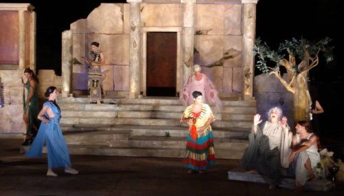 Οι «Εκκλησιάζουσες» του Αλέξανδρου Ρήγα Οι «Εκκλησιάζουσες» του Αλέξανδρου Ρήγα
